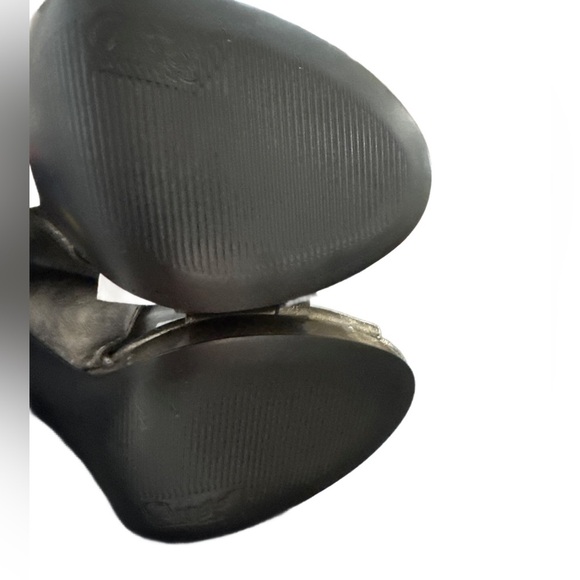 CARLOS SANTANA PEEP TOE BOOTIES W/ TASSLE
SZ 7.5
NWT - Picture 5 of 5